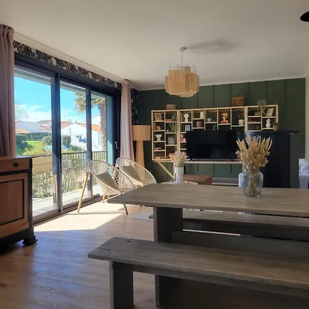 Vakantiehuis Mado, A 2 Pas De La *